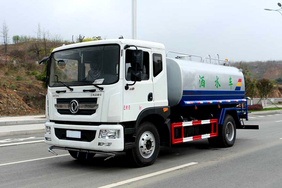 怎樣排除灑水車柴油機(jī)過早、過遲的噴油現(xiàn)象？